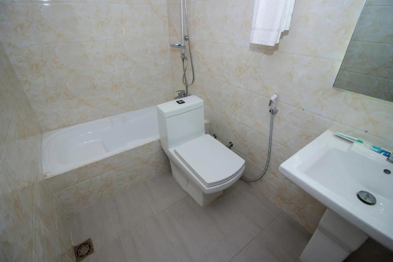 Hotel Gulshan Lake View 다카 외부 사진