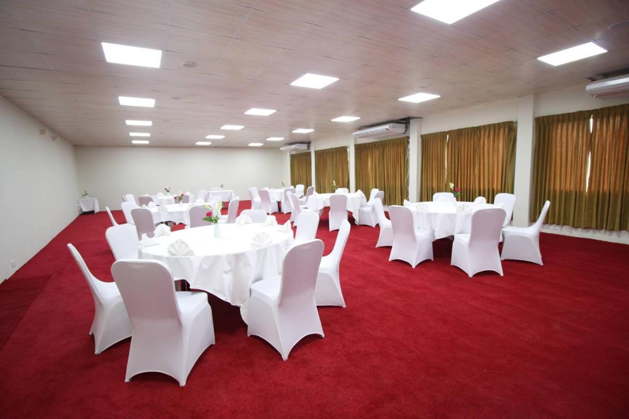 Hotel Gulshan Lake View 다카 외부 사진