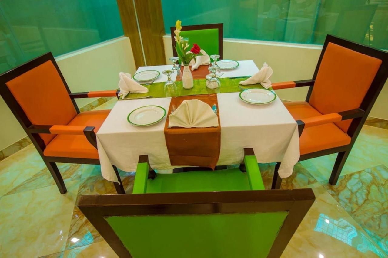 Hotel Gulshan Lake View 다카 외부 사진