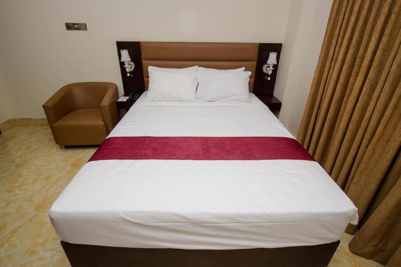 Hotel Gulshan Lake View 다카 외부 사진